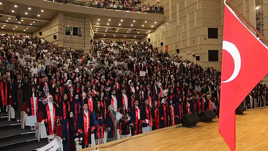 ERÜ Sağlık Hizmetleri Meslek Yüksekokulu 34. Dönem mezunlarını verdi