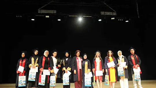 ERÜ Sağlık Hizmetleri Meslek Yüksekokulu 34. Dönem mezunlarını verdi