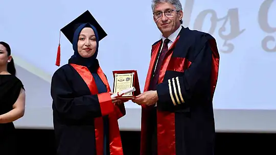 ERÜ Sağlık Hizmetleri Meslek Yüksekokulu yeni mezunlarını verdi