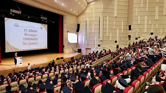ERÜ Sağlık Hizmetleri Meslek Yüksekokulu yeni mezunlarını verdi