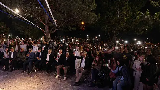 ERÜ sahne muhteşem konserle açıldı