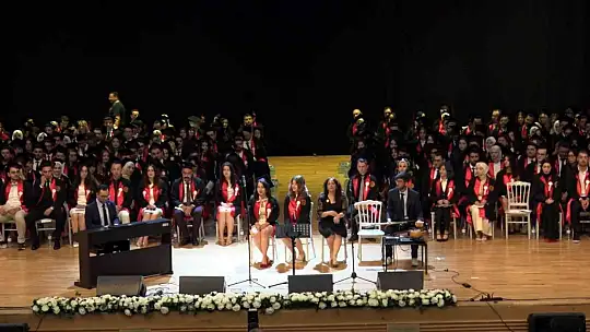 ERÜ Tıp Fakültesi 52. dönem mezunlarını verdi