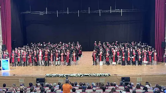 ERÜ Tıp Fakültesi 52. dönem mezunlarını verdi