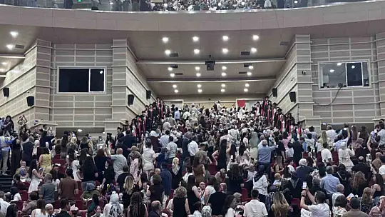 ERÜ Tıp Fakültesi 52. dönem mezunlarını verdi