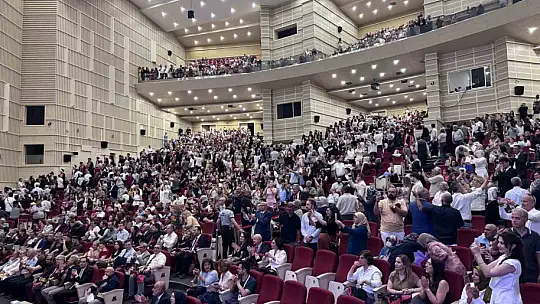 ERÜ Tıp Fakültesi 52. dönem mezunlarını verdi