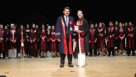 ERÜ Veterinerlik Fakültesi'nde mezuniyet heyecanı
