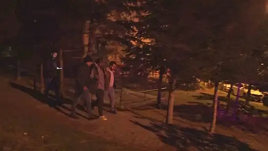 Eşi evi terk edince tüfeğe sarıldı