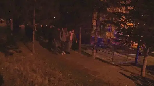 Eşi evi terk edince tüfeğe sarıldı