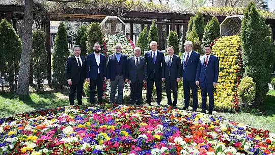 Eski bakan Çavuşoğlu: 'Kayseri, dünyaya örnek bir şehir'