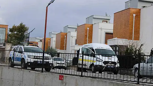 Eski ve yeni erkek arkadaşlar arasında bıçaklı kavga: 1 yaralı