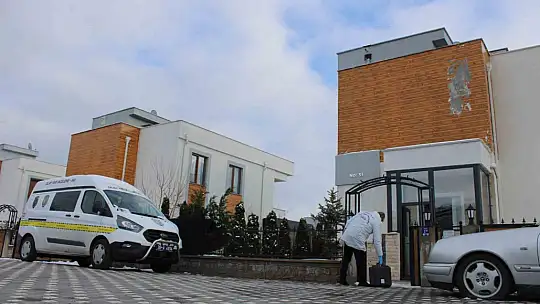 Eski ve yeni erkek arkadaşlar arasında bıçaklı kavga: 1 yaralı