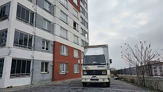 Evi taşınırken tartıştığı nakliyeciyi bıçakladı