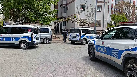 Evinde vurulmuş halde ölü bulundu