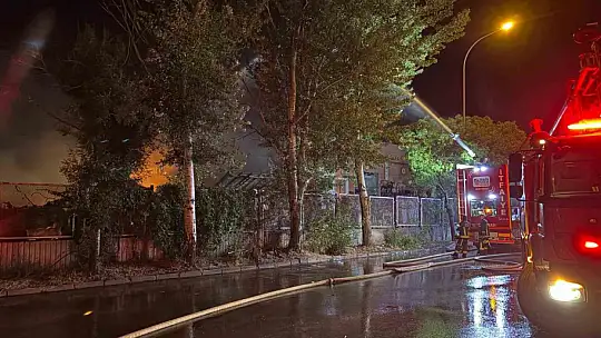 Fabrika yangınında 9 saat geride kaldı