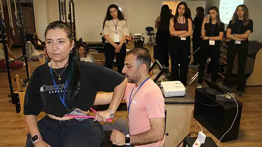 Fizyoterapistlere skolyoz ve plates eğitimi verildi