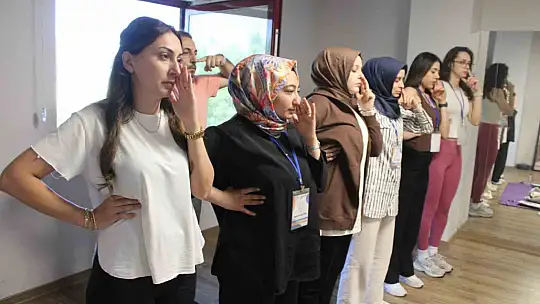 Fizyoterapistlere skolyoz ve plates eğitimi verildi