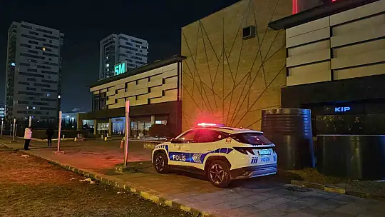 Forum AVM'nin bahçesinde bıçaklama: Anne ve 2 kızı bıçaklandı