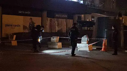 Forum AVM'nin bahçesinde bıçaklama: Anne ve 2 kızı bıçaklandı