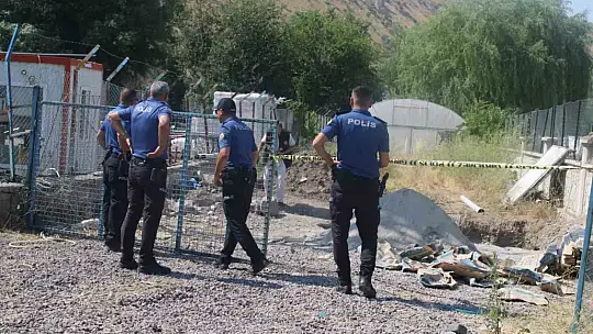 Foseptik inşaatında üzerine taş düşen işçi yaralandı