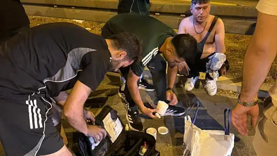 Futbolcular kazaya denk geldi, yaralılara müdahale etti