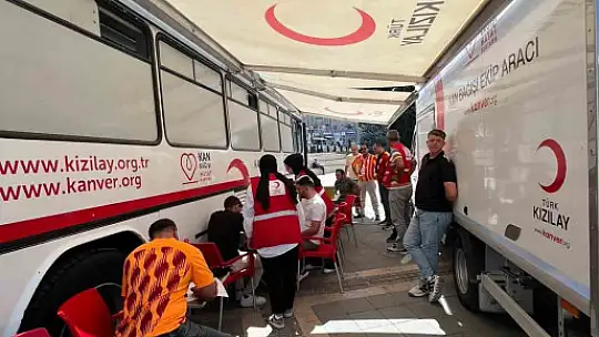 Galatasaray taraftarları kan bağışı için yarıştı