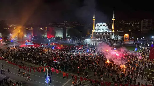 Galatasaray taraftarları Kayseri'de şampiyonluğu kutladı