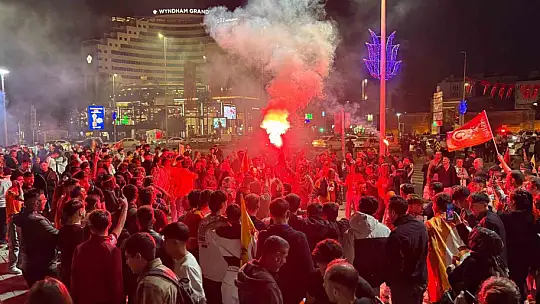 Galatasaray taraftarları Kayseri'de şampiyonluğu kutladı