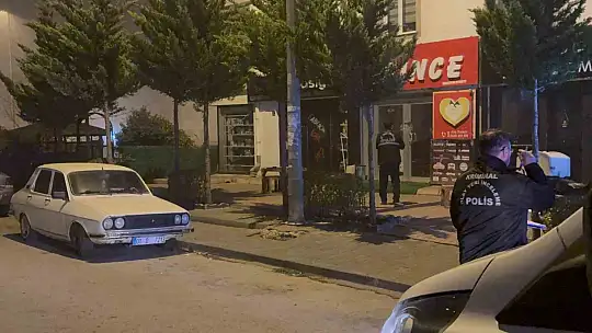 Gece yarısı çiğ köfte dükkanını kurşunlayıp, kaçtılar
