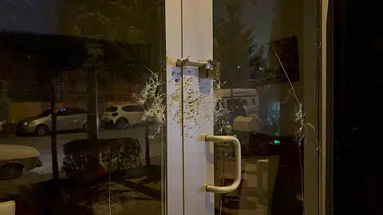 Gece yarısı çiğ köfte dükkanını kurşunlayıp, kaçtılar