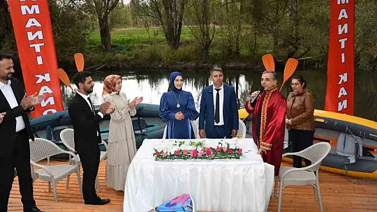 Genç çift, Zamantı Irmağı'nda 'Evet' dedi