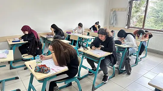 Genç KAYMEK'te deneme sınavlarıyla geleceğe hazırlık