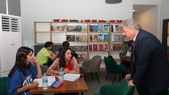 Gençler, Akıl Küpü Kütüphaneleri'nde geleceğe en iyi şekilde hazırlanıyor