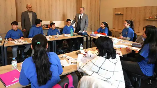 Gençler bu kampta İngilizce öğreniyor