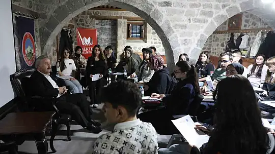 Gençlerin geleceği Melikgazi'nin destekleriyle yükseliyor