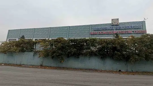 Geri dönüşüm tesisindeki koku ekipleri harekete geçirdi