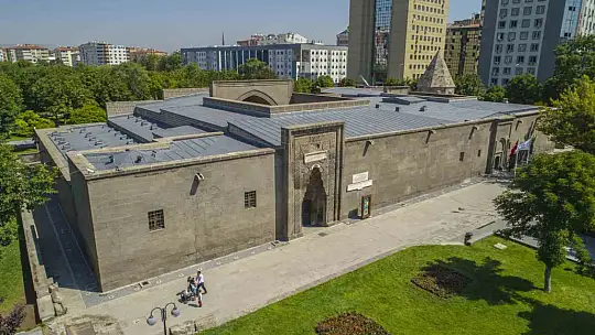 Gevher Nesibe Tıp Tarihi Müzesi'ne hayran kaldılar