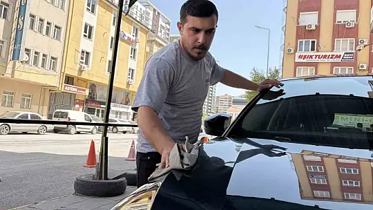 Gökten çamur yağdı, oto yıkamacılar ne yapacağını şaşırdı