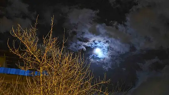 Gökyüzünde görsel şölen: Lunar Corona görüntülendi