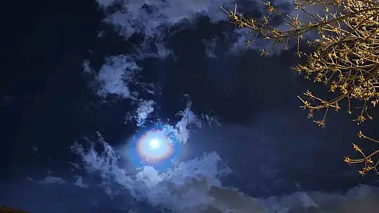 Gökyüzünde görsel şölen: Lunar Corona görüntülendi