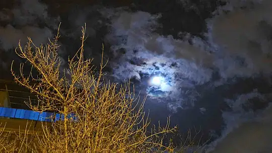 Gökyüzünde görsel şölen: Lunar Corona görüntülendi