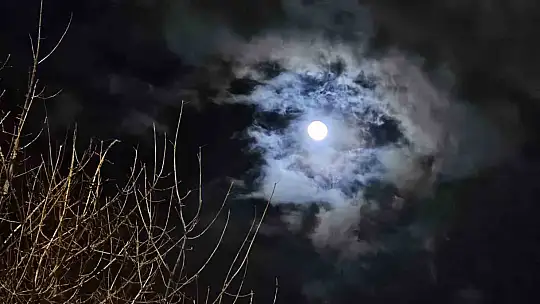 Gökyüzünde görsel şölen: Lunar Corona görüntülendi