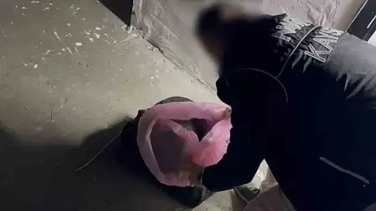 Güvercin yuvasındaki valizden 5 kilo uyuşturucu çıktı