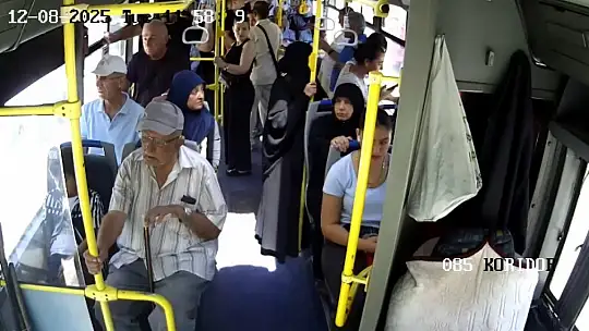 Güzergahını değiştirip baygınlık geçiren kadını hastaneye götürdü
