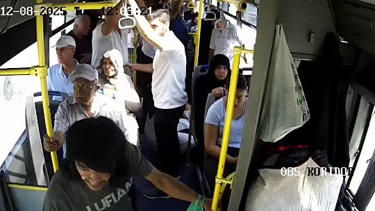 Güzergahını değiştirip baygınlık geçiren kadını hastaneye götürdü