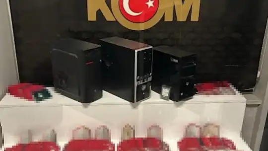 Hac ve umreye gitmek isteyen vatandaşları dolandıran 5 kişi yakalandı