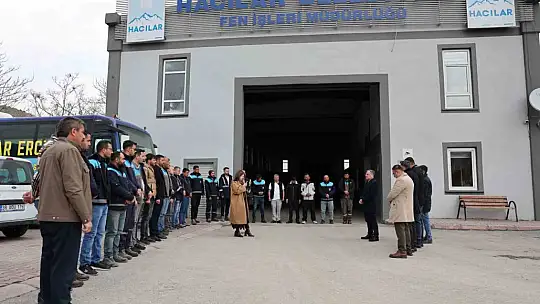 Hacılar Belediyesi personeli mesai başlangıcında bayramlaştı