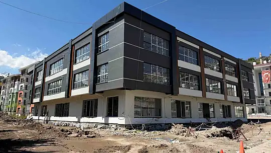 Hacılar'da 32 işyeri satışa çıkıyor