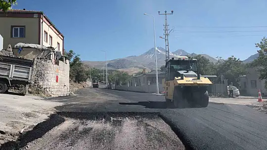 Hacılar'da yollara 1.450 tonluk asfalt dokunuşu