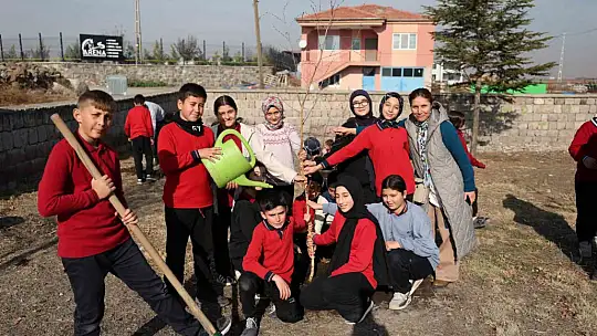 Hacılar el ele vererek geleceğe nefes oluyor