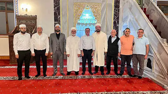 Hacılar kandil gecesinde huzurla doldu